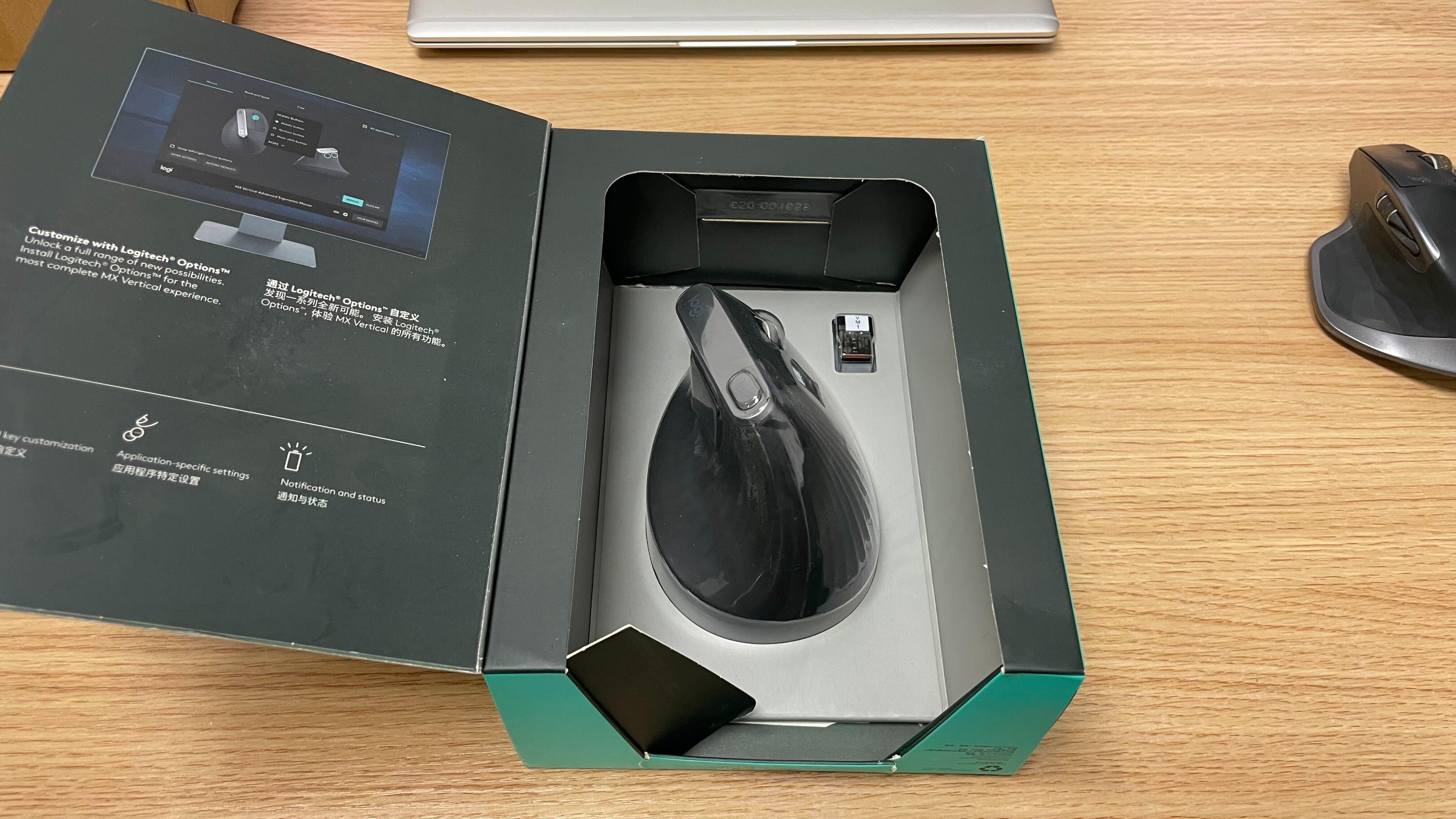特價一隻) LOGITECH MX Vertical Ergonomic Wireless Mouse 90% NEW – C2 Computer