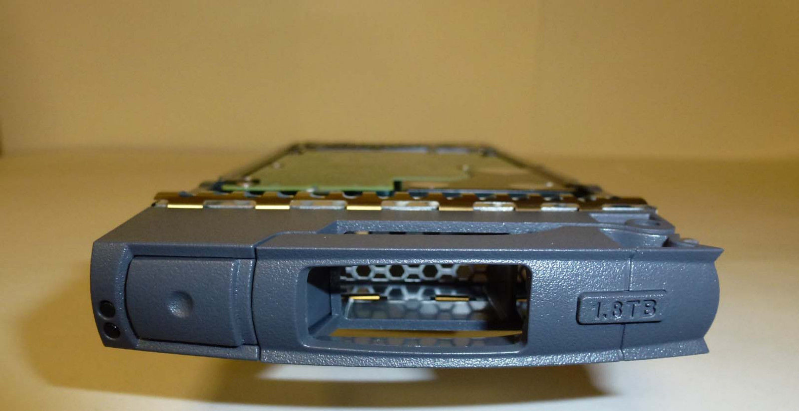 Disque dur Netapp X426A-R6 1,8 To 10k SAS 2,5 pouces pour DS2246 | UTILISÉ