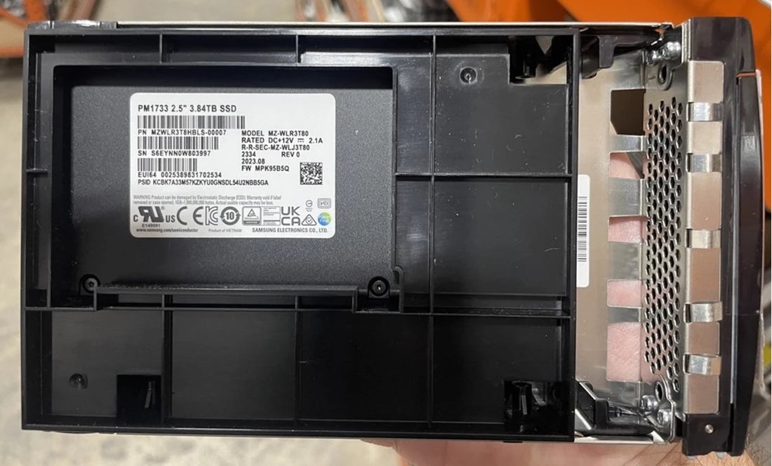 HPE R7S94A Alletra 6000 3.84TB NVMe 闪存载体 SSD 适用于灵活存储 |用过的 主图