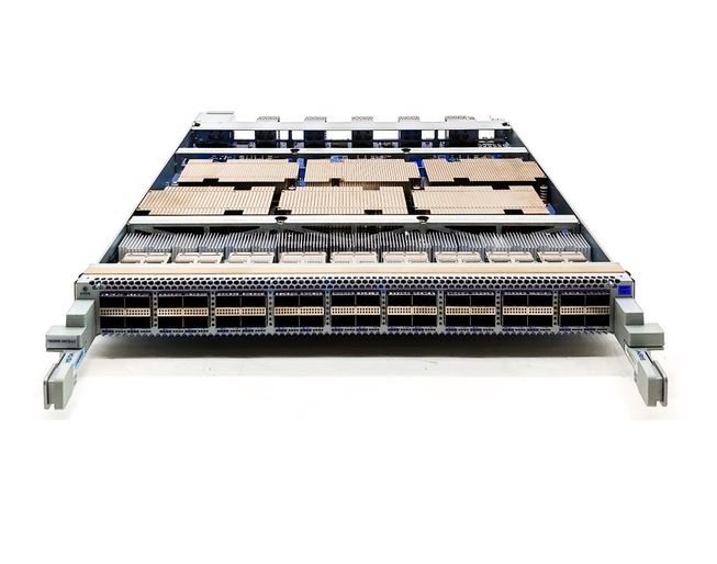 Arista DCS-7500RM-36CQ-LC 7500R 시리즈 36x 100GbE QSFP100(MACsec 라인 카드 포함) | 사용된
