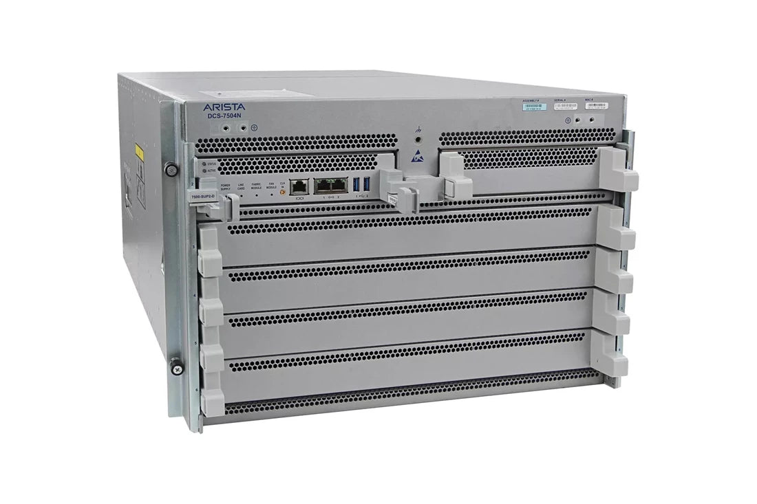 Arista 7504R 섀시 번들. 7504 섀시, 4x3kW PS, 6xFM-R, 1xSup2 | 사용된