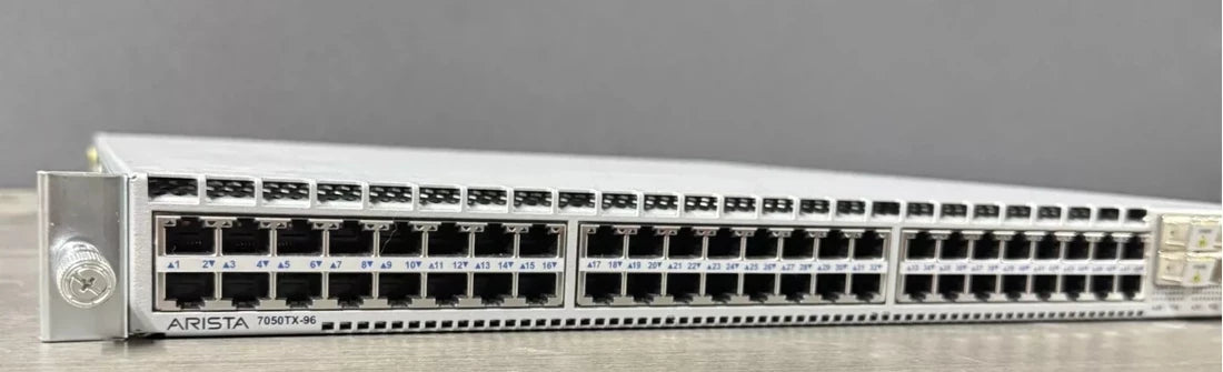 Arista Networks DCS-7050TX-96-F 7050TX系列 <tc>交换机</tc>es | 与 2 端口机架一起使用 主图