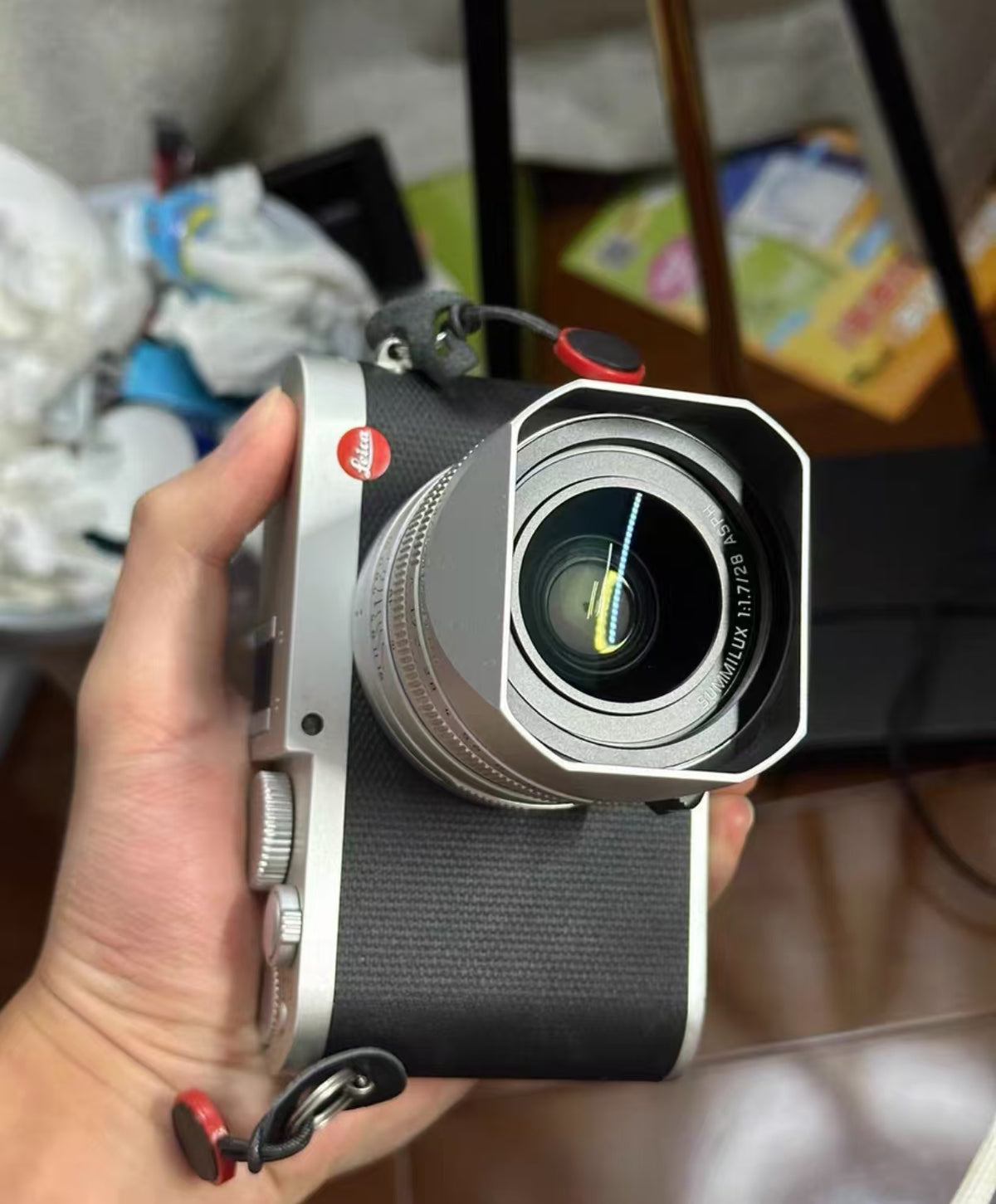 Ermäßigte (gebrauchte) Leica Q Vielseitige tragbare Digitalkamera -Kit - 90% Zustand für die Reise