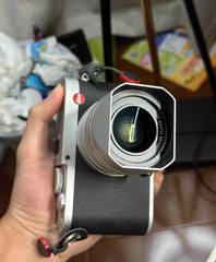 Ermäßigte (gebrauchte) Leica Q Vielseitige tragbare Digitalkamera -Kit - 90% Zustand für die Reise