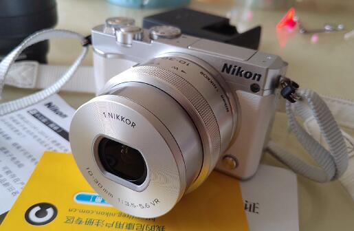 (二手)尼康/Nikon J5 (10-30mm) 微單 自拍 4K  WIFI觸摸屏 復古 白色 旅行 Camera 95% NEW - C2 Computer