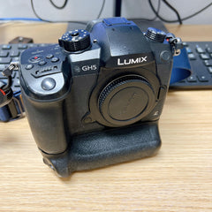 (USED/特價一部) PANASONIC Lumix GH5 with Battery Grip and charger + Zonlai 22mm f/1.8