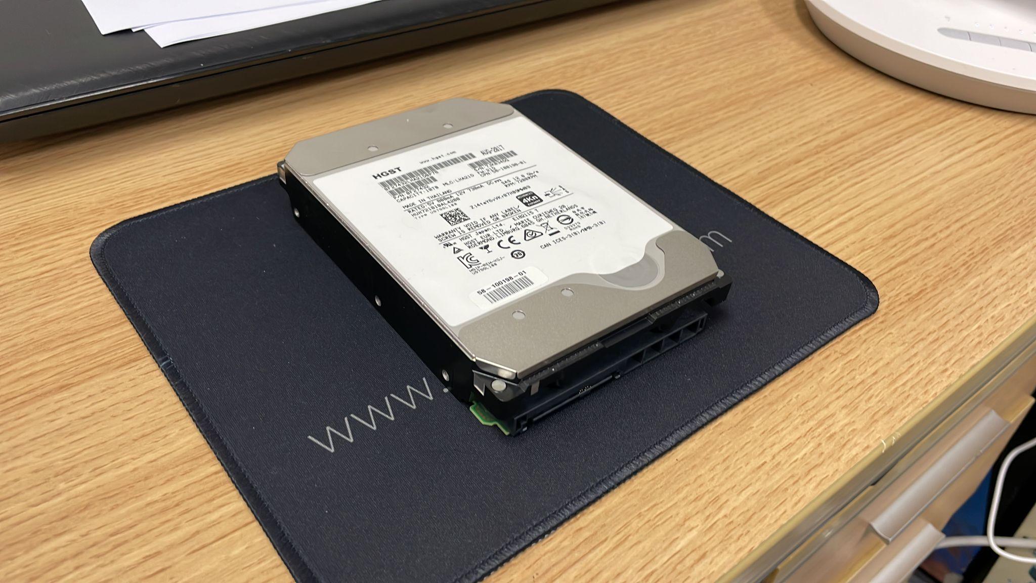 (特價全新拆機) HGST HUH721010AL4200 10TB 3.5inch\ 7200RPM\ SAS3 12Gb\ 256M HDD\ 100%NEW SYSTEM PULL Secondary image