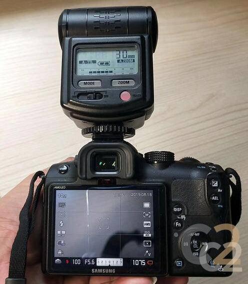 使用的三星NX11 DSLR攝像頭，帶有18-55mm鏡頭 - 準備就緒，狀況95％（黑色/白色） 次要影像