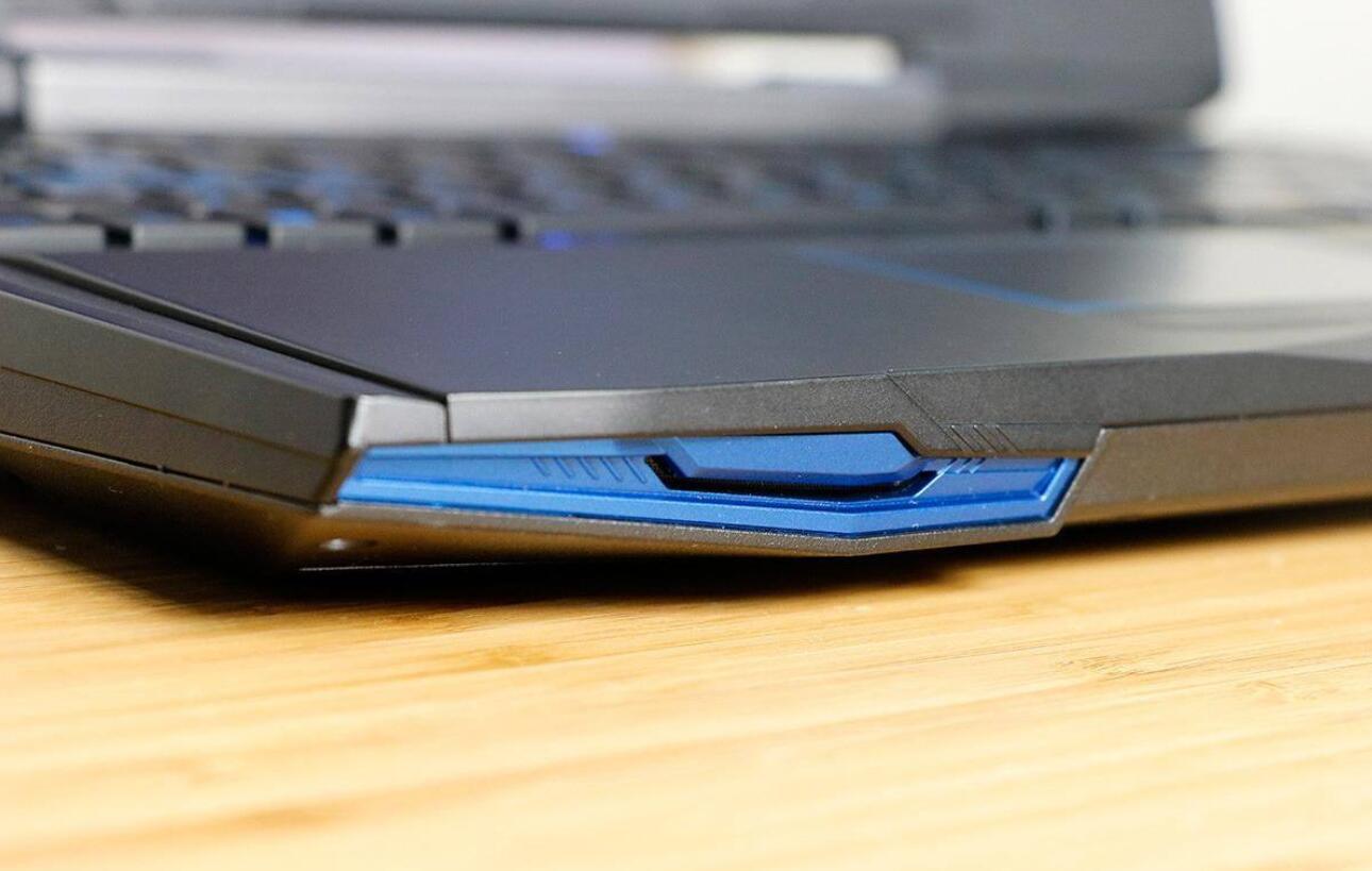 (USED) MACHENIKE F117 i7-7700HQ 4G NA 500G GTX 1050Ti 4G 15.6inch 1920×1080 Gaming Laptop 90% - C2 Computer